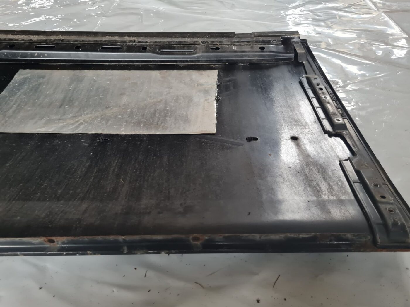 Priekšējās kreisās durvis priekš VW GOLF 5 2004