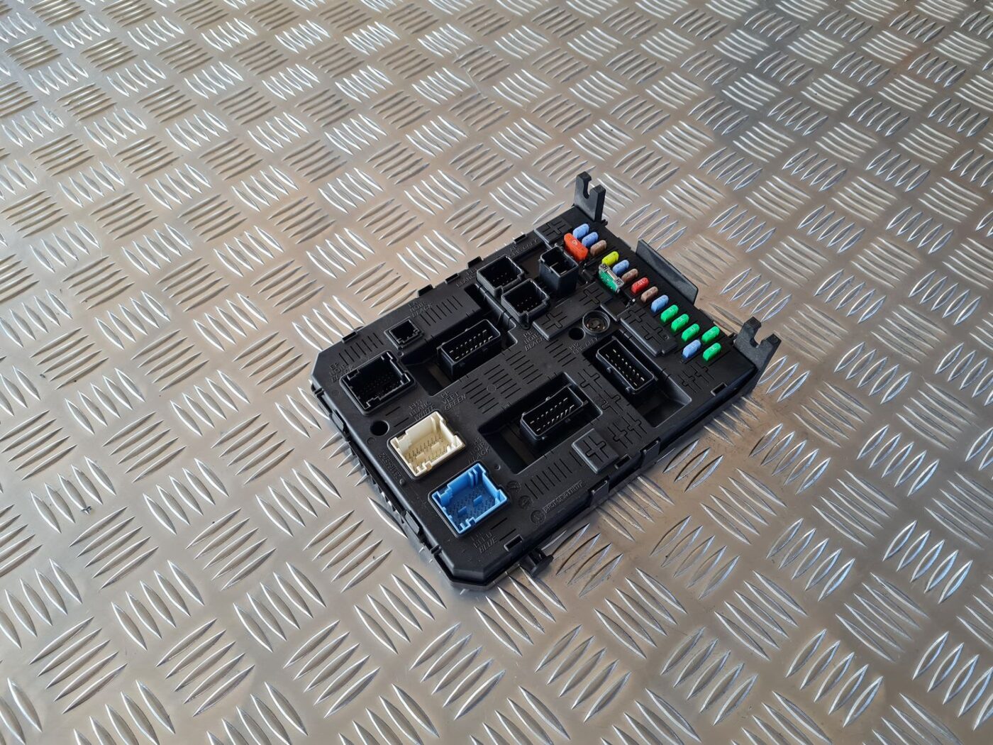 Drošinātāju bloks priekš CITROEN BERLINGO 2014