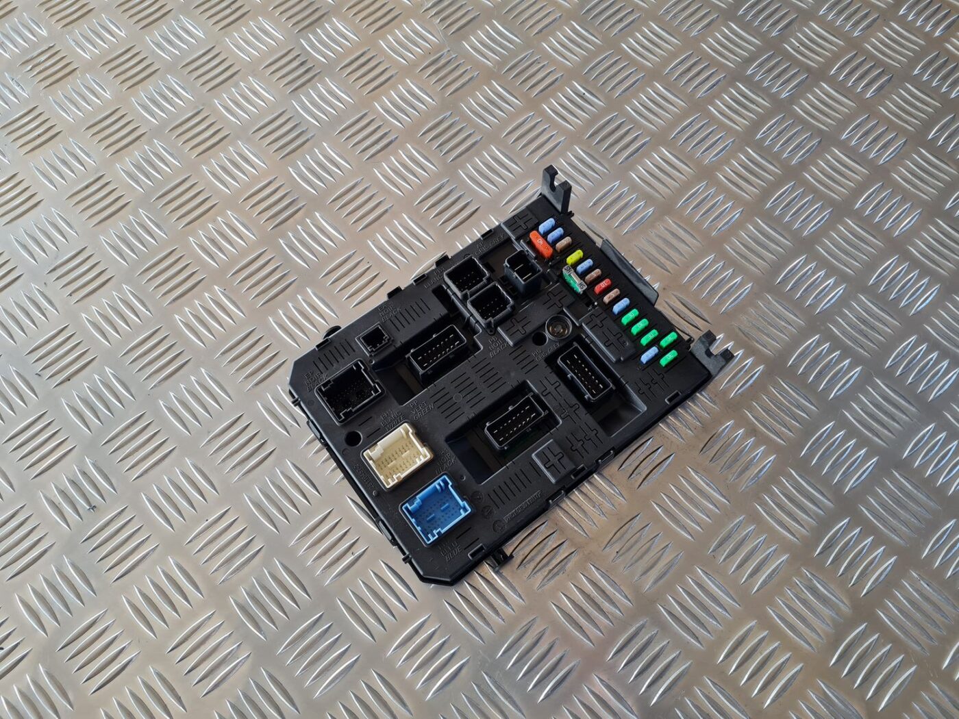 Drošinātāju bloks priekš CITROEN BERLINGO 2014