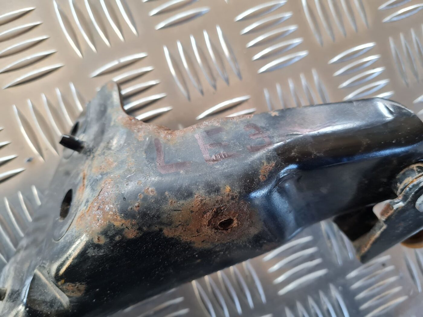 Bīdāmo durvju apakšējais turētājs priekš CITROEN BERLINGO 2014 3 Bīdāmo durvju apakšējais turētājs priekš CITROEN BERLINGO 2014