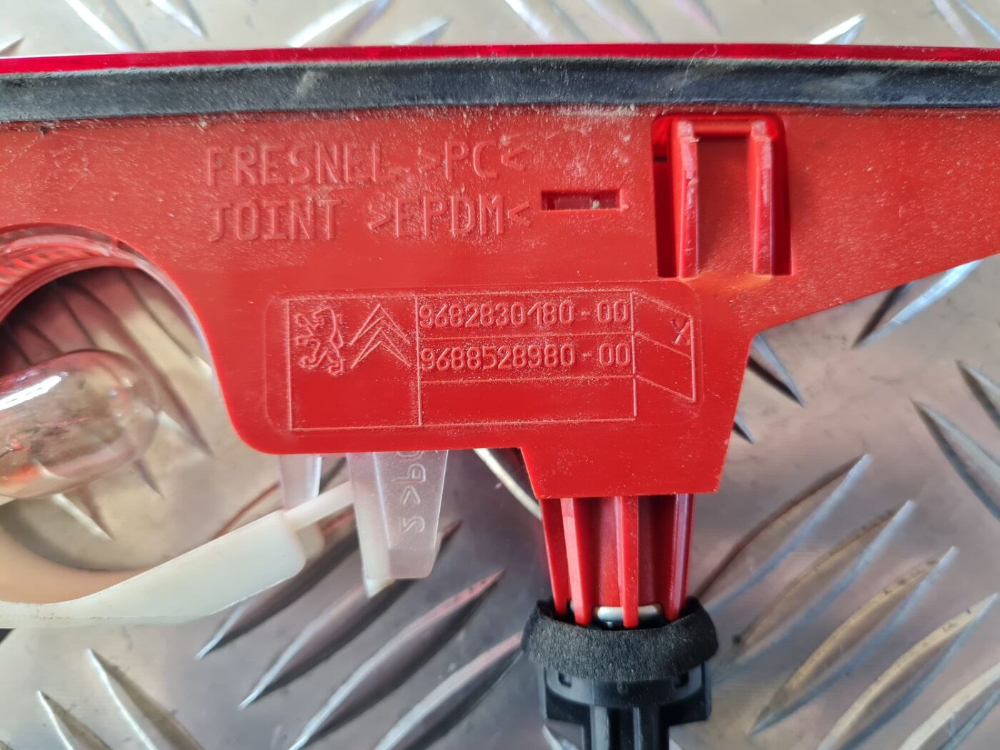 Stop signāls priekš CITROEN BERLINGO 2014