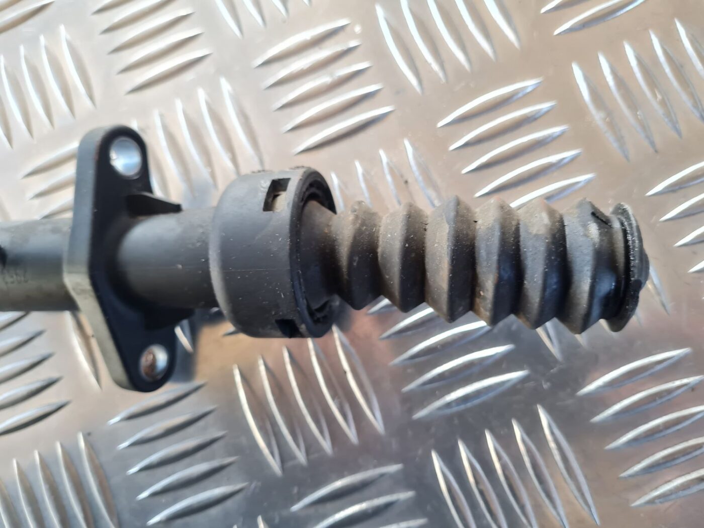 Sajūga palīgcilindrs priekš CITROEN BERLINGO 2014