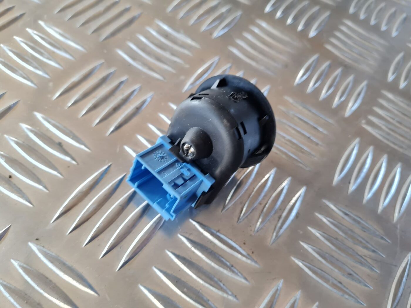 Spoguļa regulēšanas poga priekš CITROEN BERLINGO 2014 2 Spoguļa regulēšanas poga priekš CITROEN BERLINGO 2014