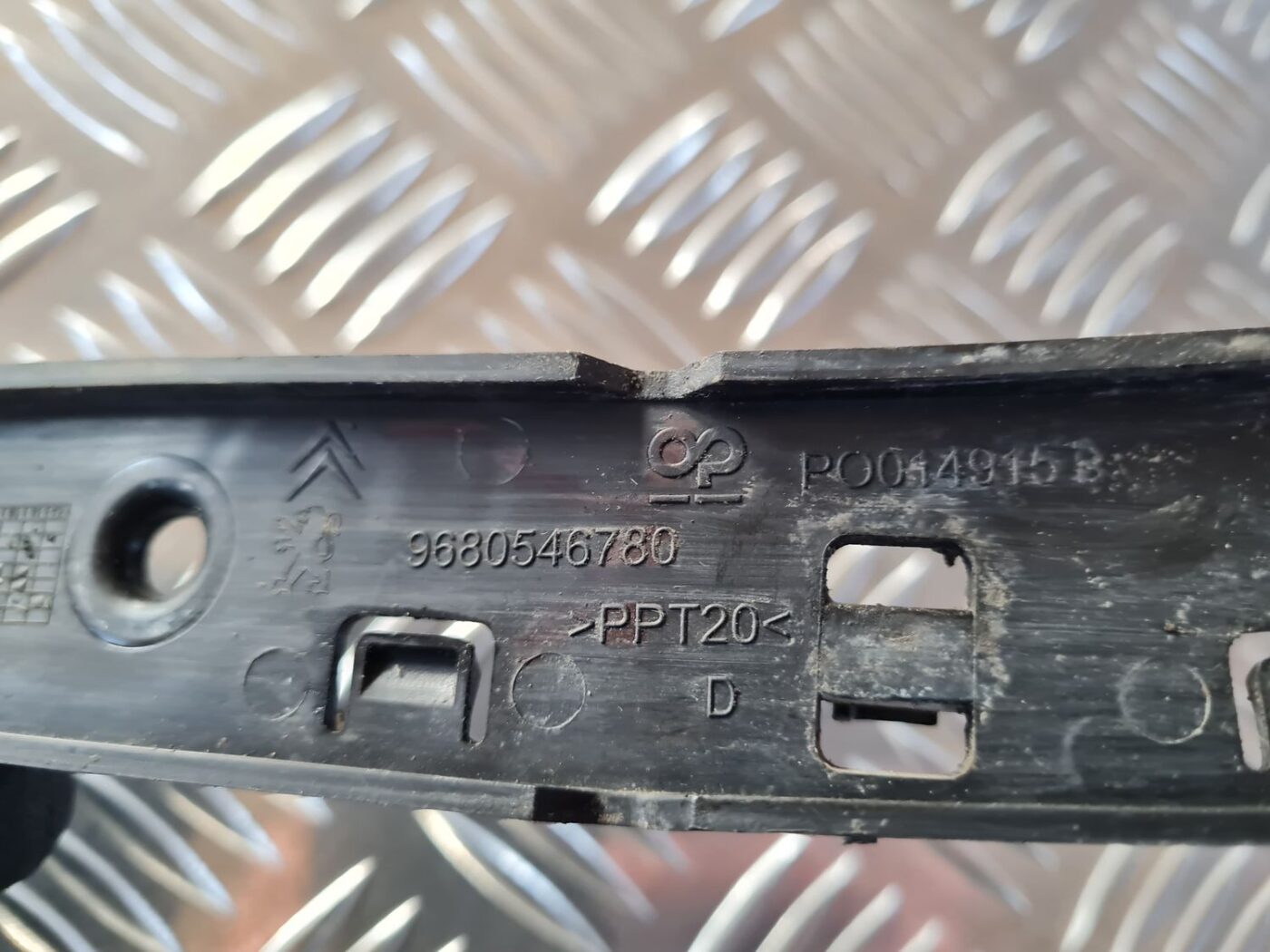 Priekšēja bufera kreisāis kronšteins priekš CITROEN BERLINGO 2014 2 Priekšēja bufera kreisāis kronšteins priekš CITROEN BERLINGO 2014