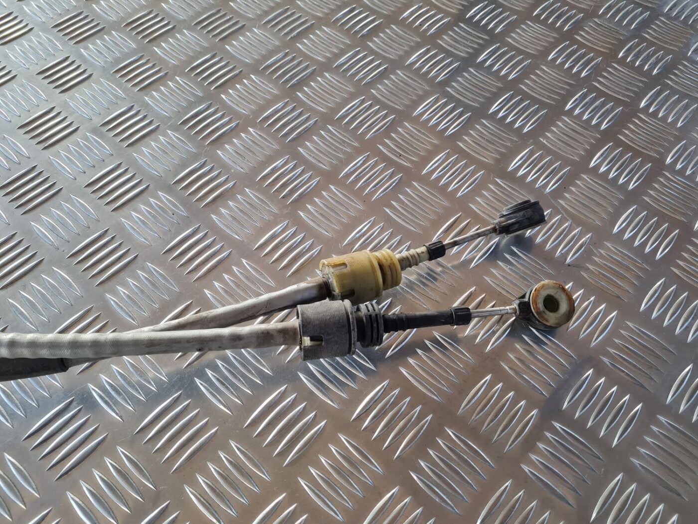 Pārnesumu pārslēgšanas mehānisma troses priekš CITROEN BERLINGO 2014 4 Pārnesumu pārslēgšanas mehānisma troses priekš CITROEN BERLINGO 2014