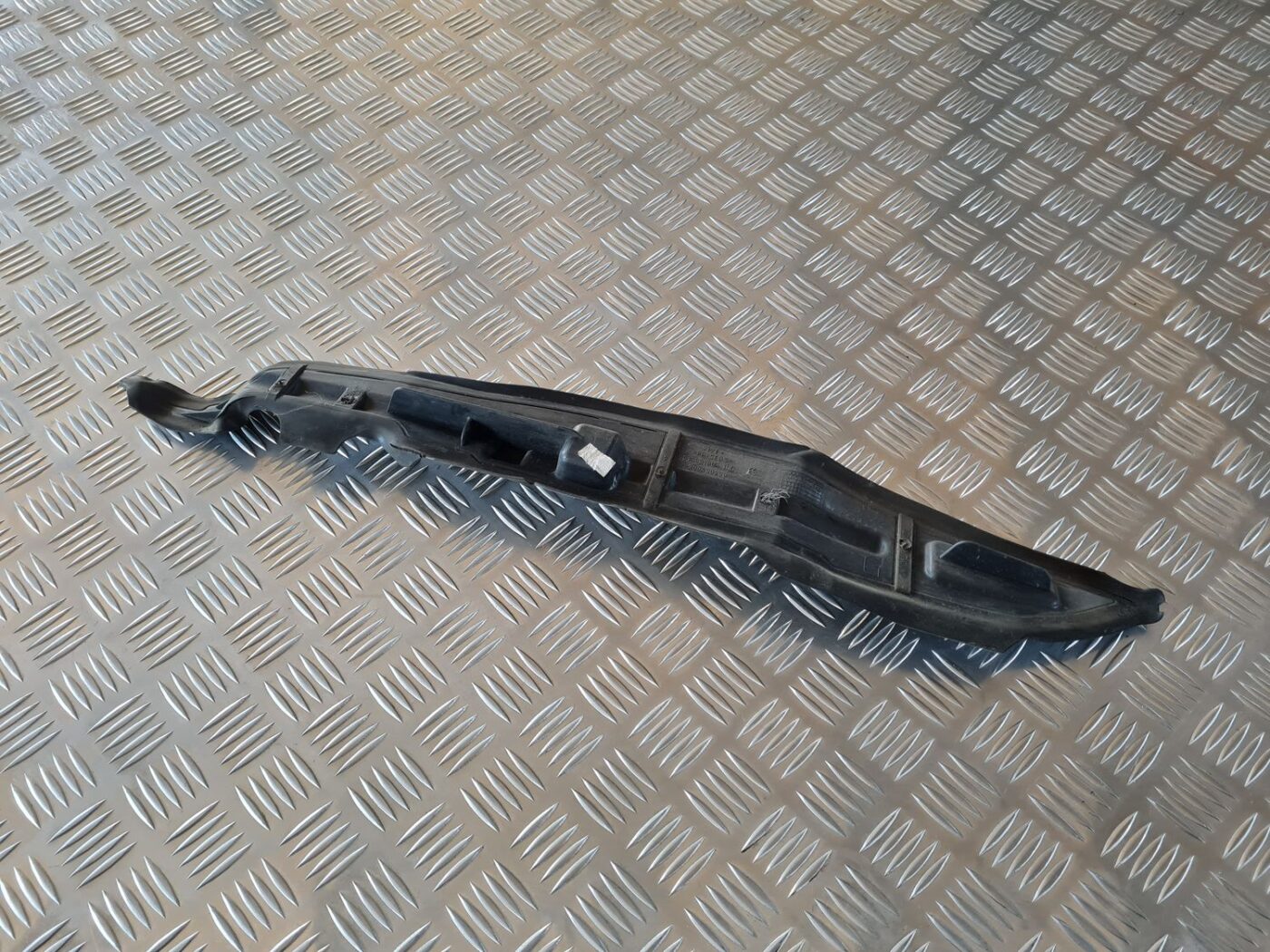 Ieliktņis starp spārnu un durvīm priekš CITROEN BERLINGO 2014 1 Ieliktņis starp spārnu un durvīm priekš CITROEN BERLINGO 2014