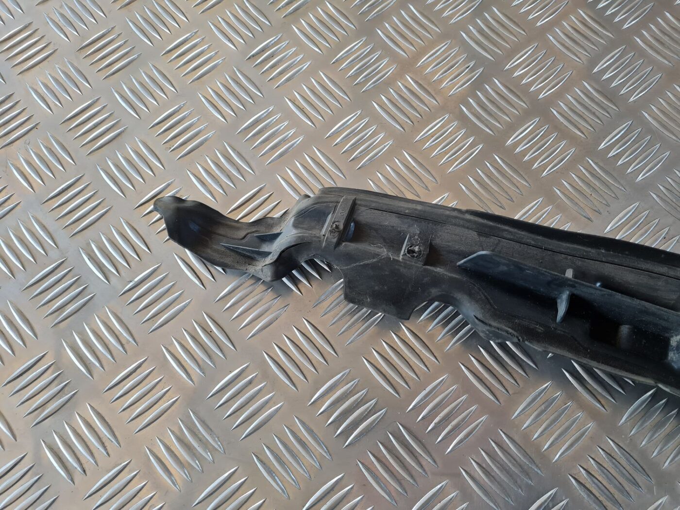 Ieliktņis starp spārnu un durvīm priekš CITROEN BERLINGO 2014 2 Ieliktņis starp spārnu un durvīm priekš CITROEN BERLINGO 2014