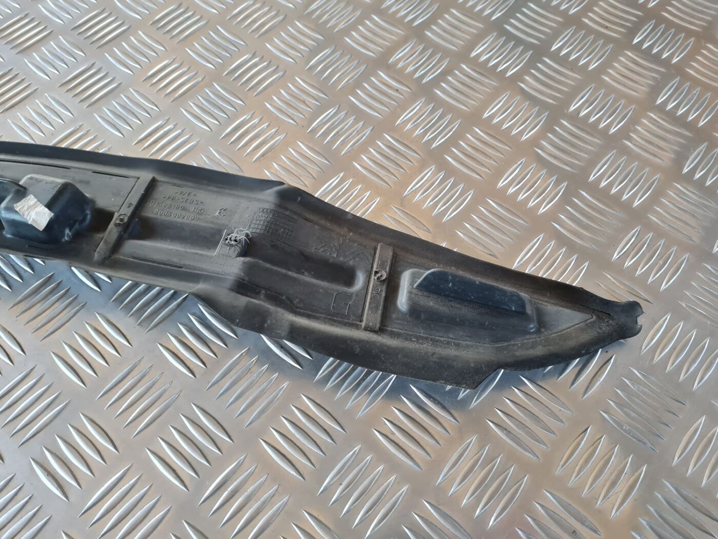 Ieliktņis starp spārnu un durvīm priekš CITROEN BERLINGO 2014 7 Ieliktņis starp spārnu un durvīm priekš CITROEN BERLINGO 2014