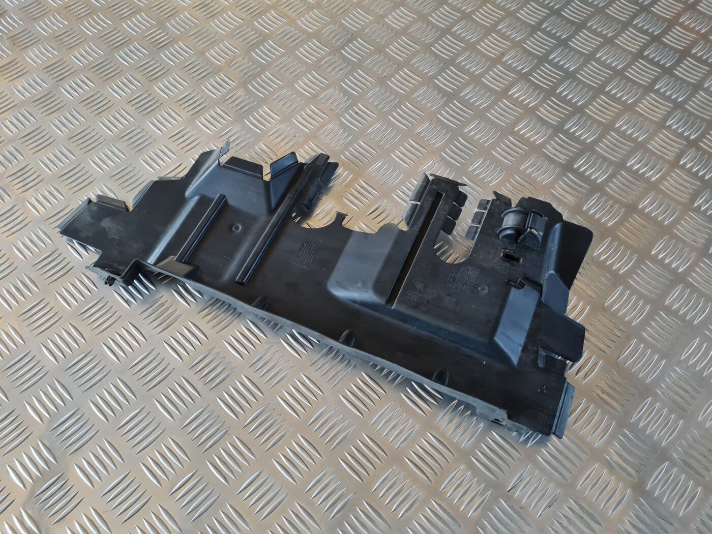 Ieplūdes gaisa deflektors/Difuzors priekš CITROEN BERLINGO 2014 2 Ieplūdes gaisa deflektors/Difuzors priekš CITROEN BERLINGO 2014