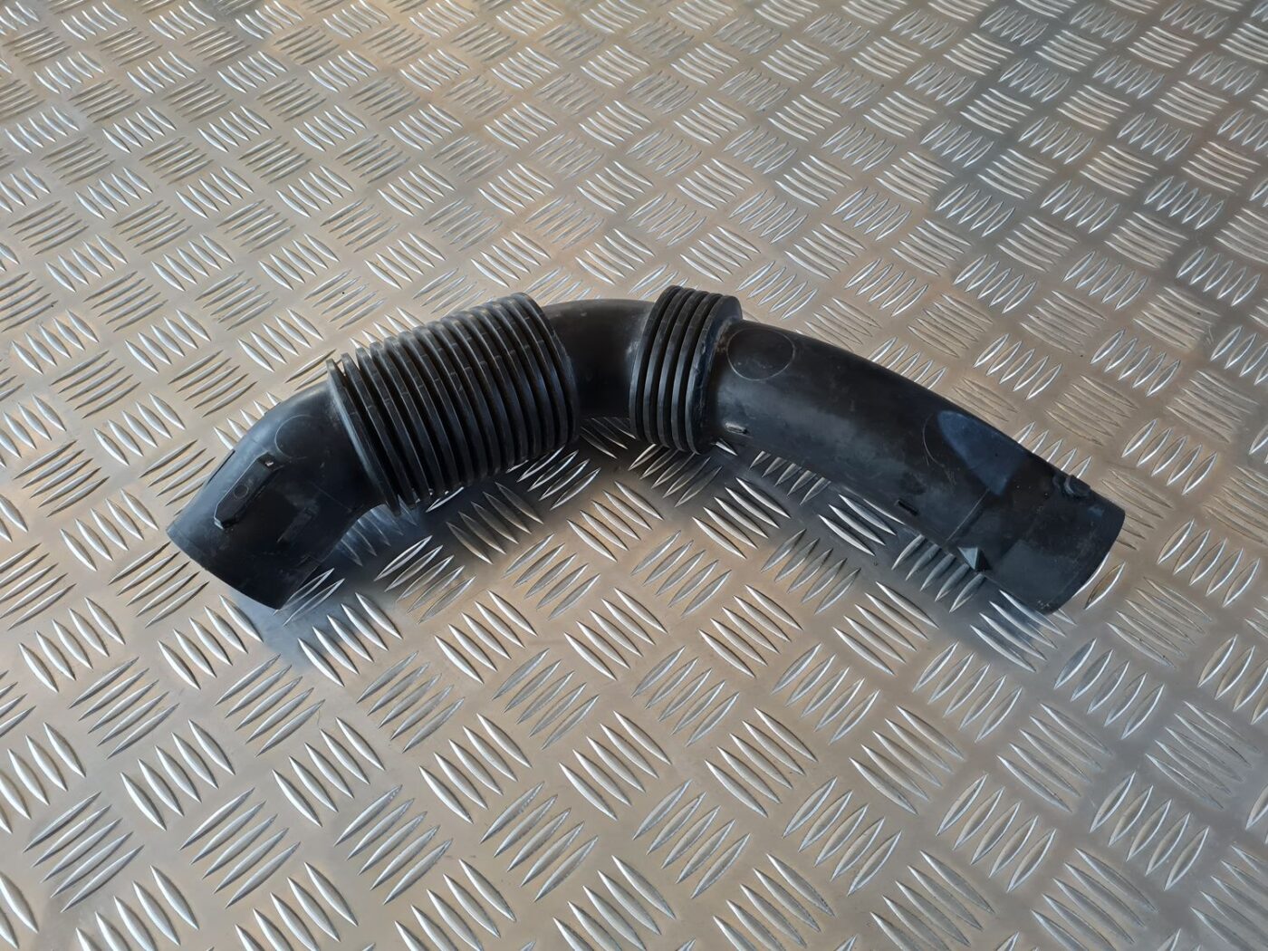 Gaisa filtra korpusa caurule priekš CITROEN BERLINGO 2014 1 Gaisa filtra korpusa caurule priekš CITROEN BERLINGO 2014