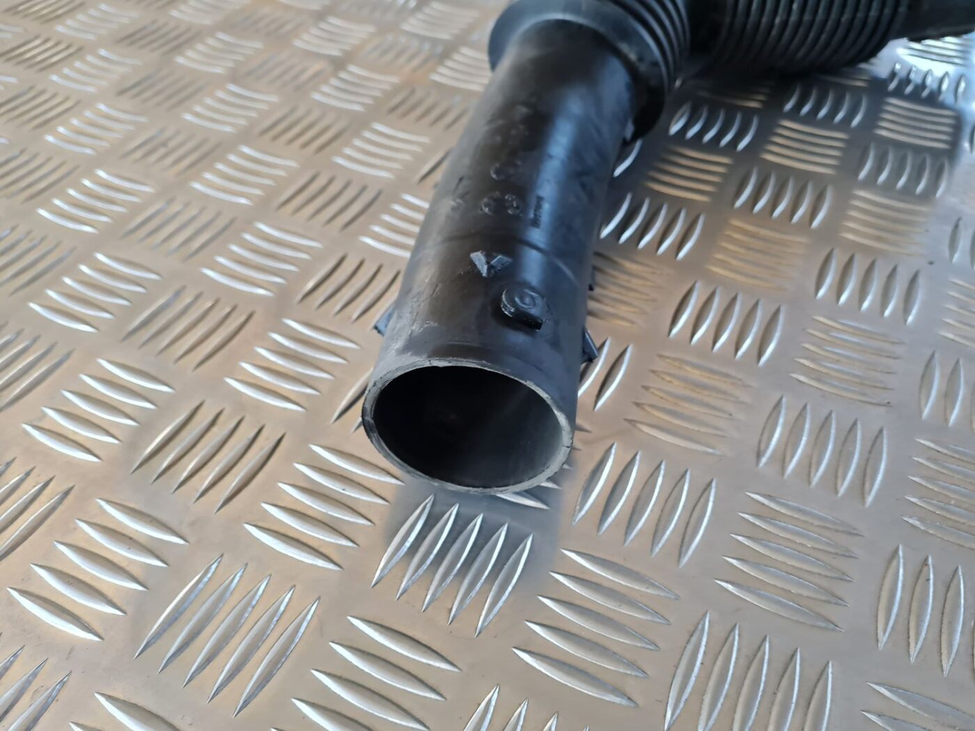 Gaisa filtra korpusa caurule priekš CITROEN BERLINGO 2014 3 Gaisa filtra korpusa caurule priekš CITROEN BERLINGO 2014