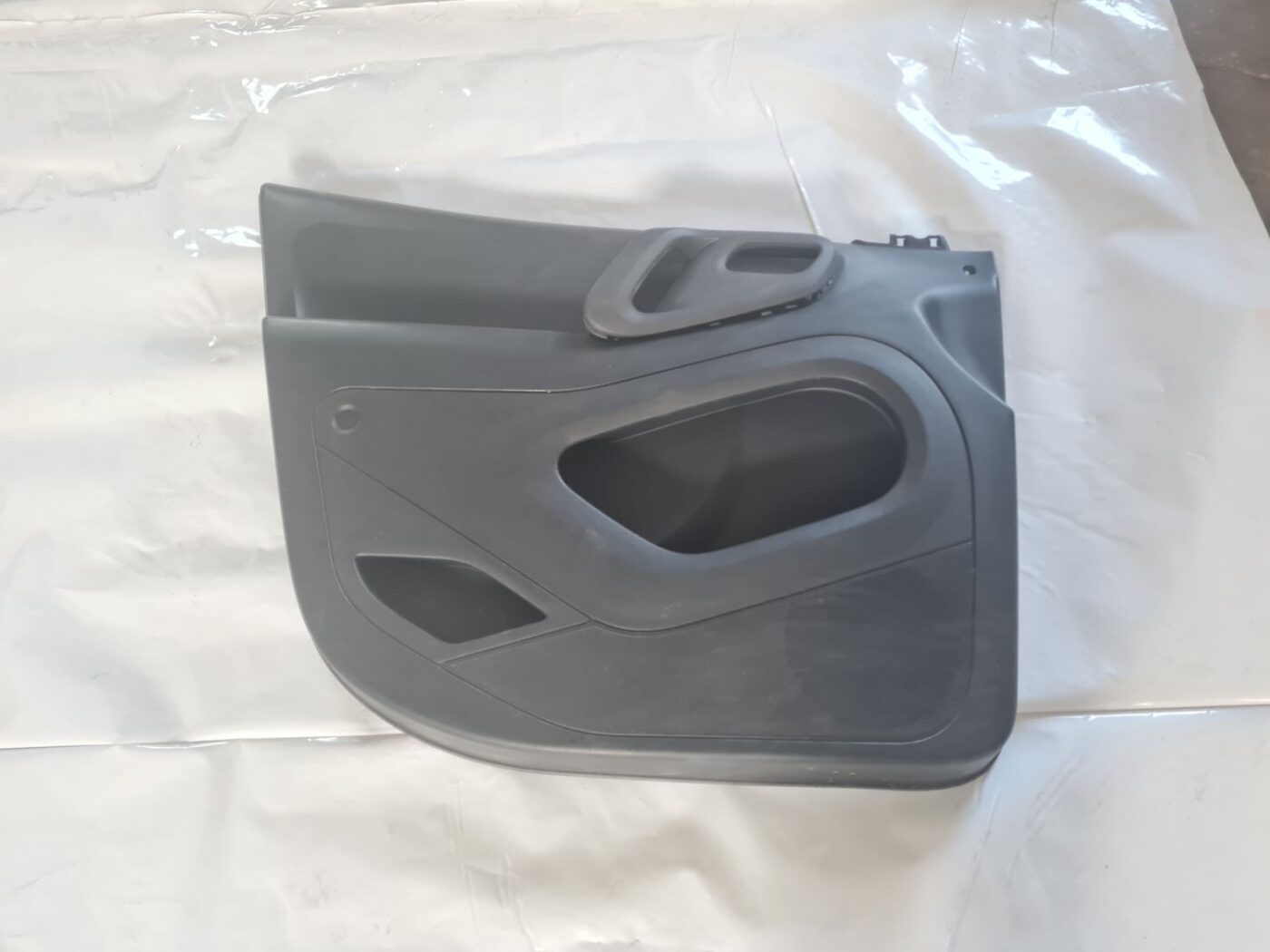 Priekšējo kreiso durvju apdare priekš CITROEN BERLINGO 2014