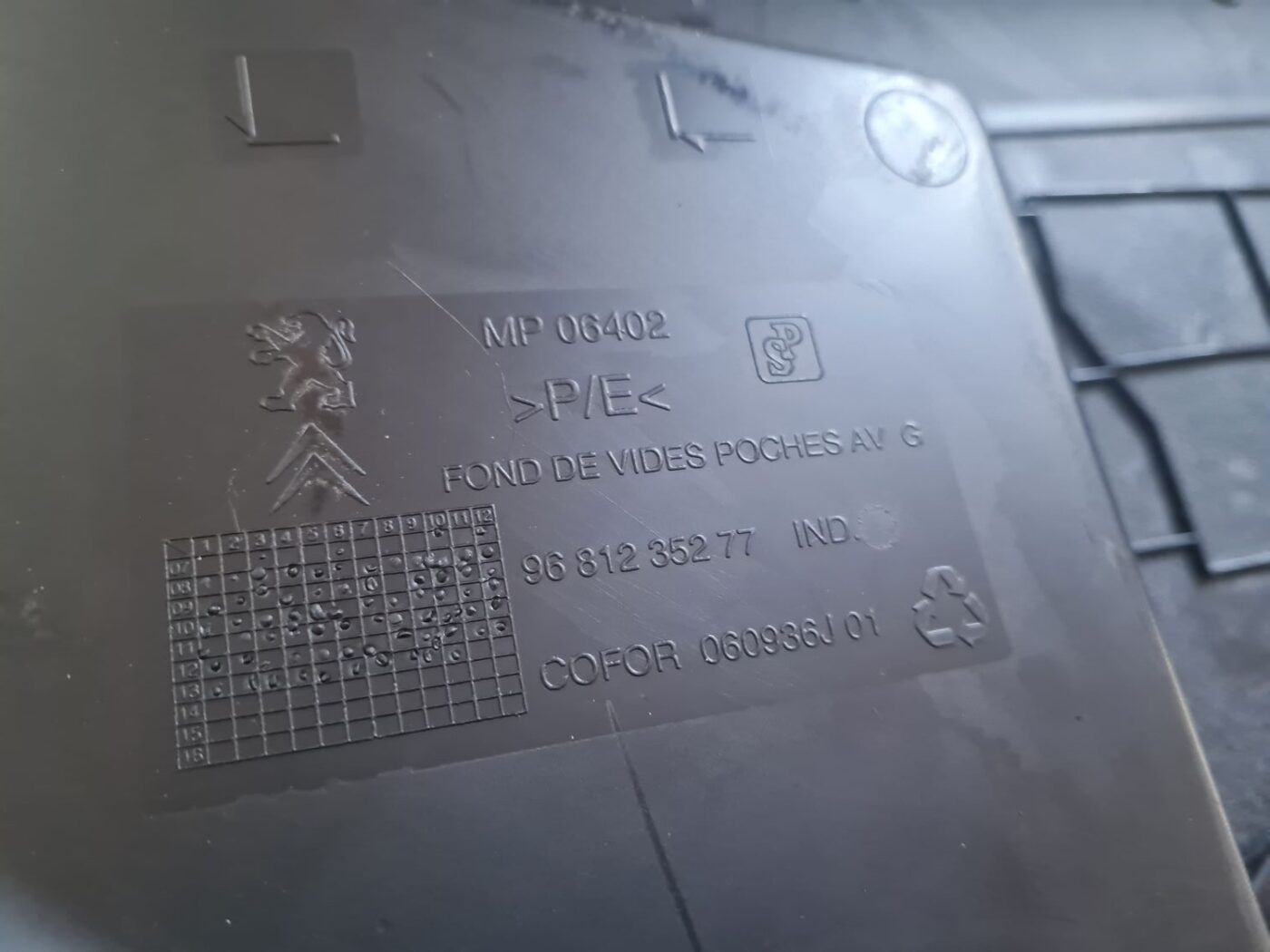 Priekšējo kreiso durvju apdare priekš CITROEN BERLINGO 2014