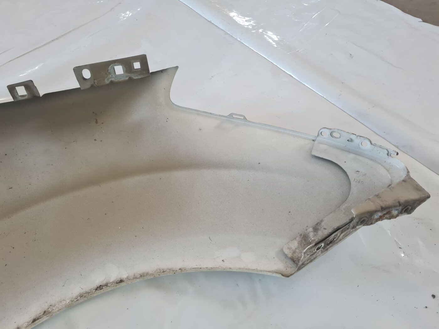 Priekšējais kreisais spārns priekš CITROEN BERLINGO 2014 3 Priekšējais kreisais spārns priekš CITROEN BERLINGO 2014