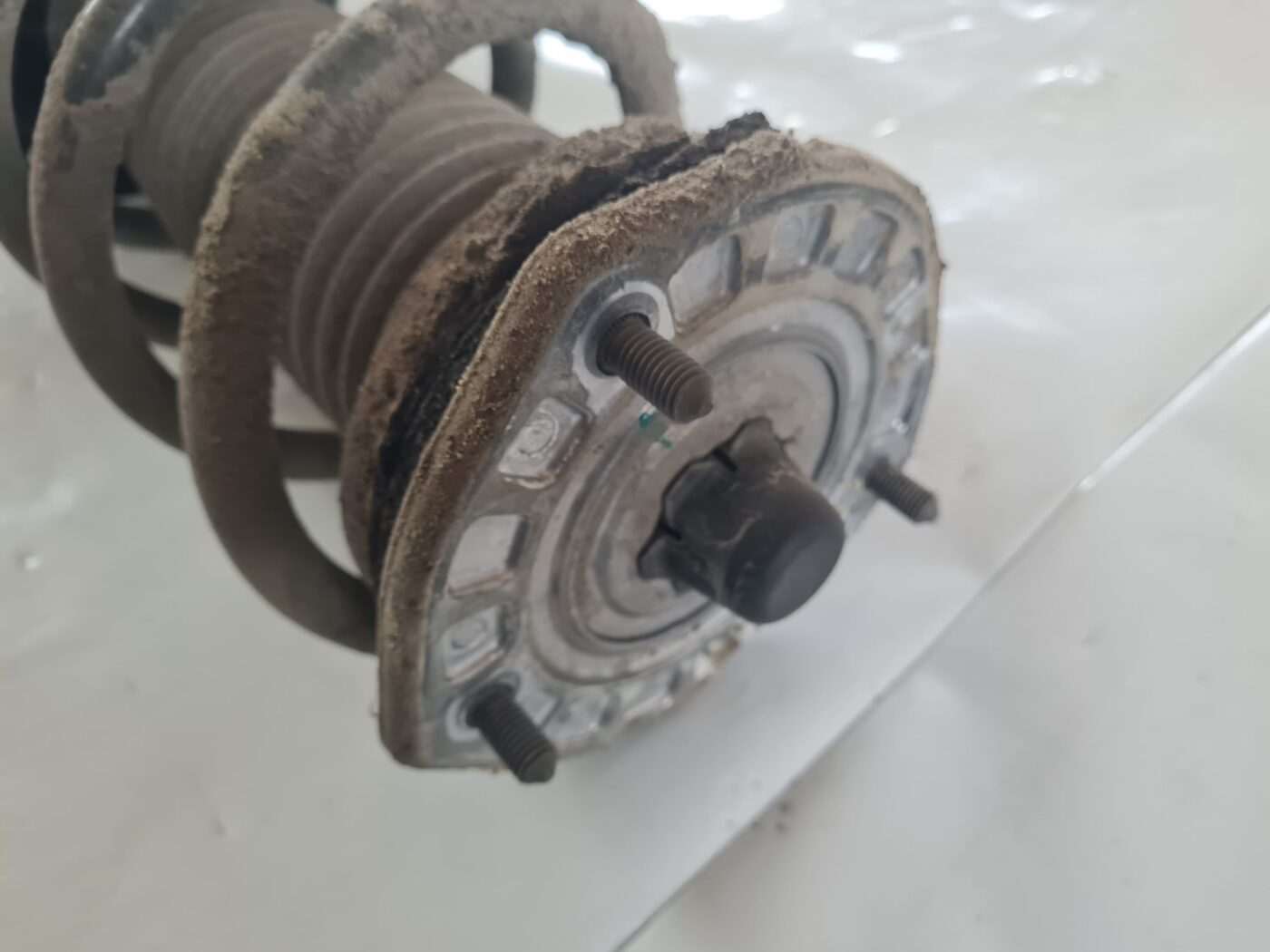 Priekšējais amortizators priekš VW CRAFTER 2018 3 Priekšējais amortizators priekš VW CRAFTER 2018