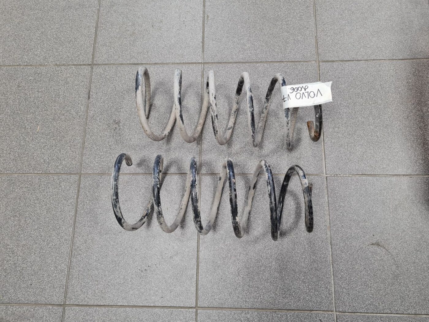 Priekšēja atspere priekš VOLVO V70 2006 1 Priekšēja atspere priekš VOLVO V70 2006