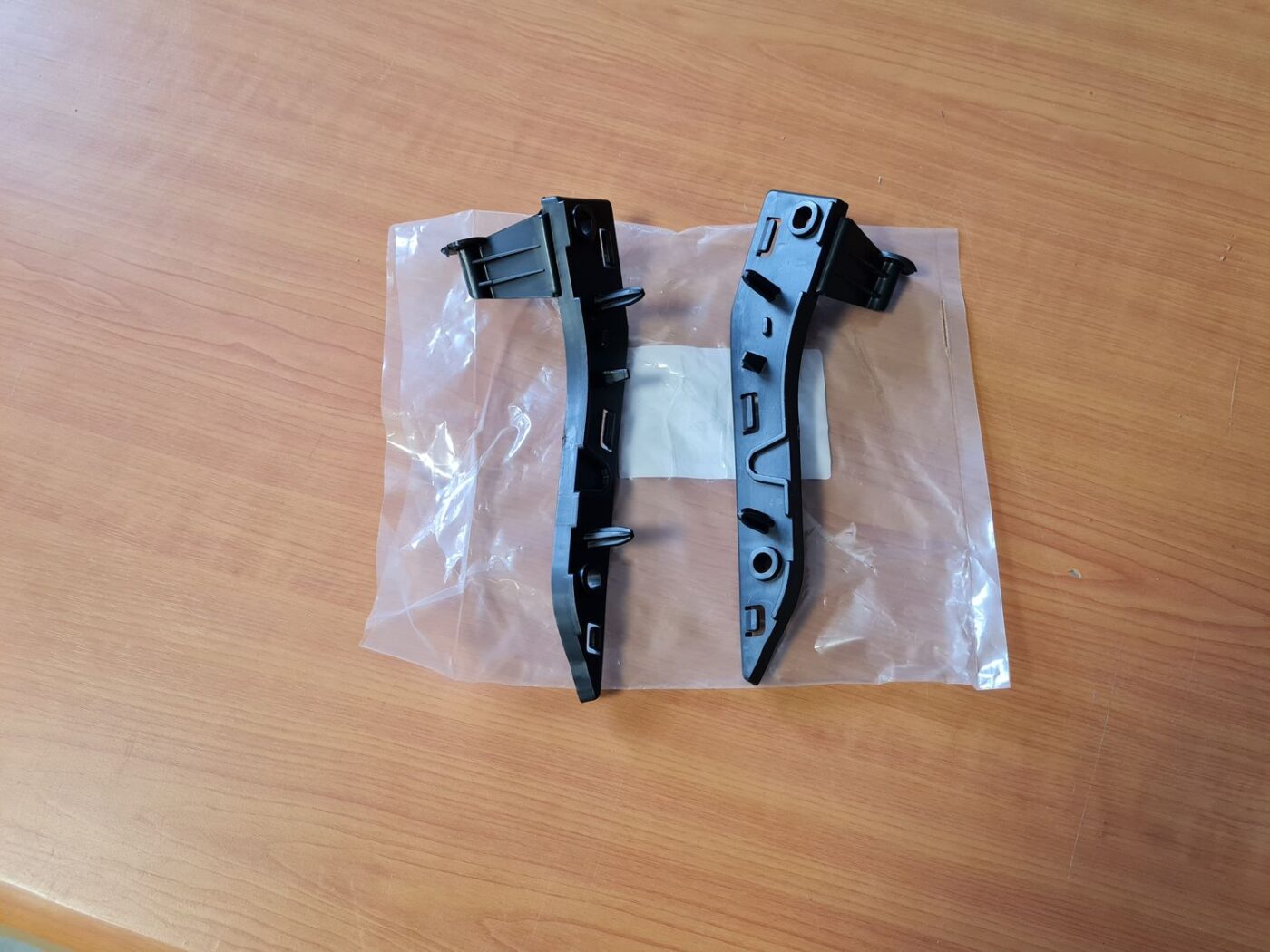 Priekšēja bufera kronšteins priekš Peugeot 2008 2013-2016 1 Priekšēja bufera kronšteins priekš Peugeot 2008 2013-2016