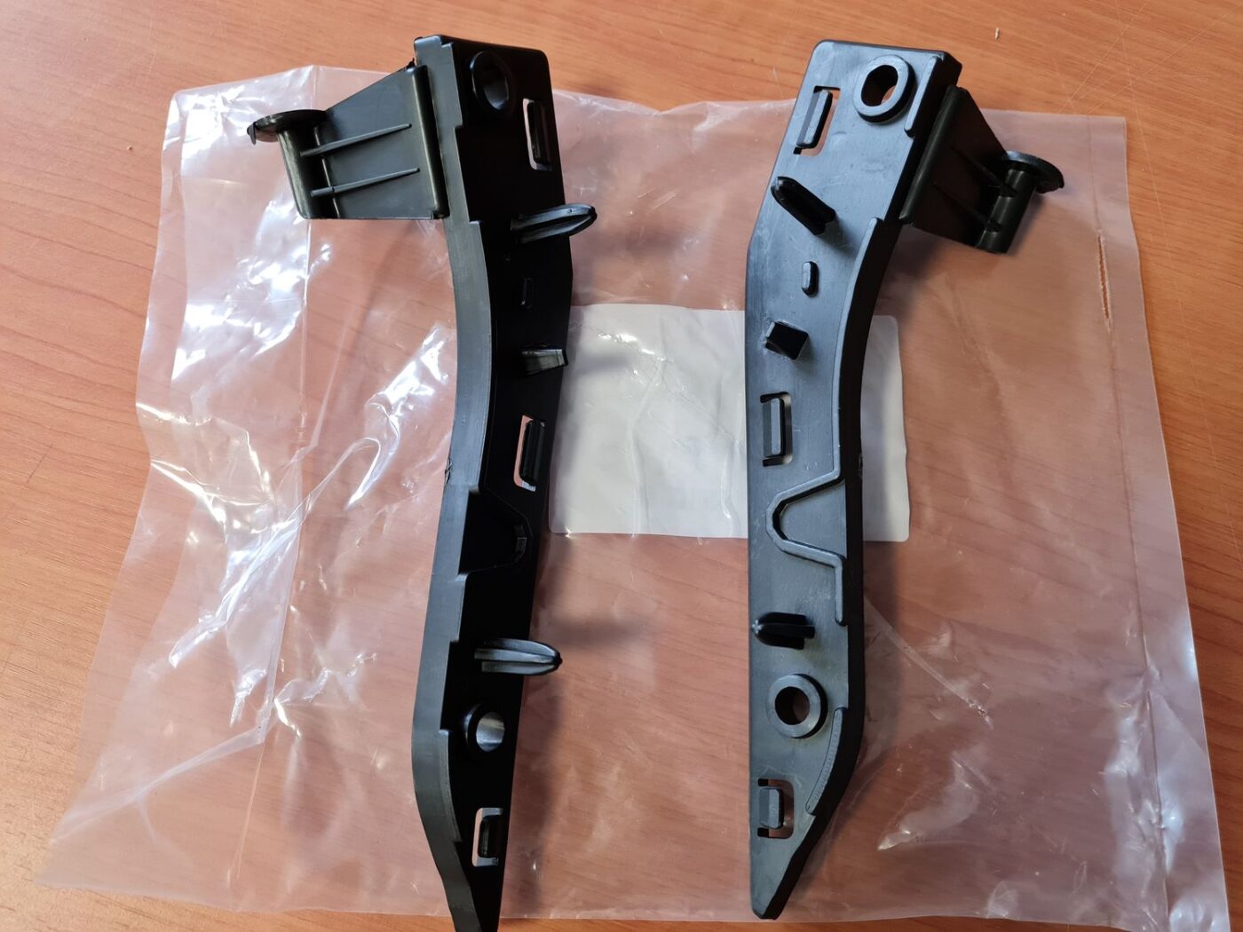 Priekšēja bufera kronšteins priekš Peugeot 2008 2013-2016 2 Priekšēja bufera kronšteins priekš Peugeot 2008 2013-2016