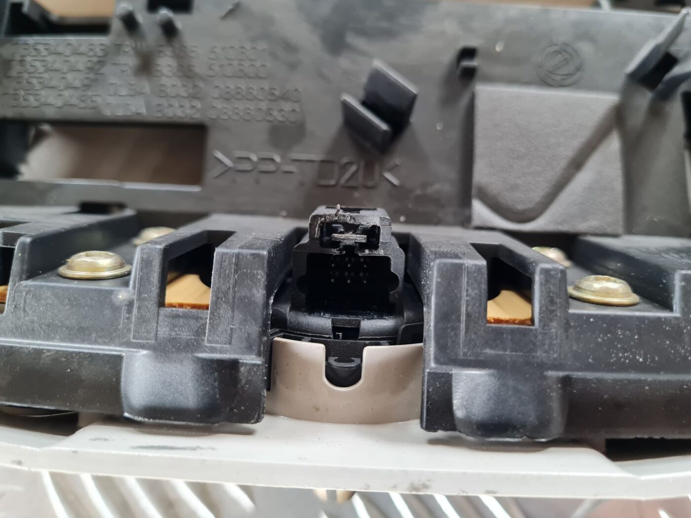 Jumta lūkas atvēršanas poga/rokturis/slēdzis priekš FIAT STILO 2003