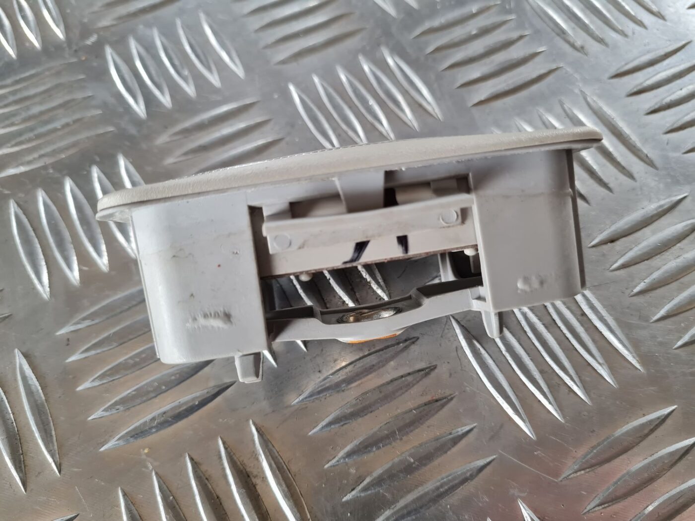 Aizmugurējo sēdvietu apgaismojums priekš FIAT STILO 2003 3 Aizmugurējo sēdvietu apgaismojums priekš FIAT STILO 2003