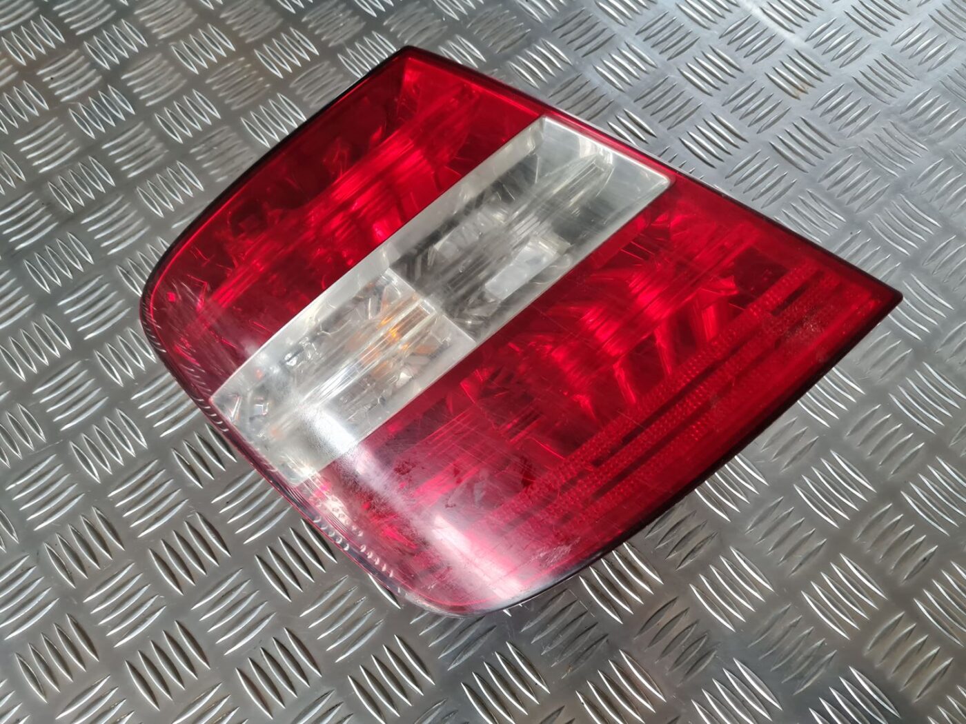 Aizmugurējais kreisais lukturis priekš FIAT STILO 2003 2 Aizmugurējais kreisais lukturis priekš FIAT STILO 2003