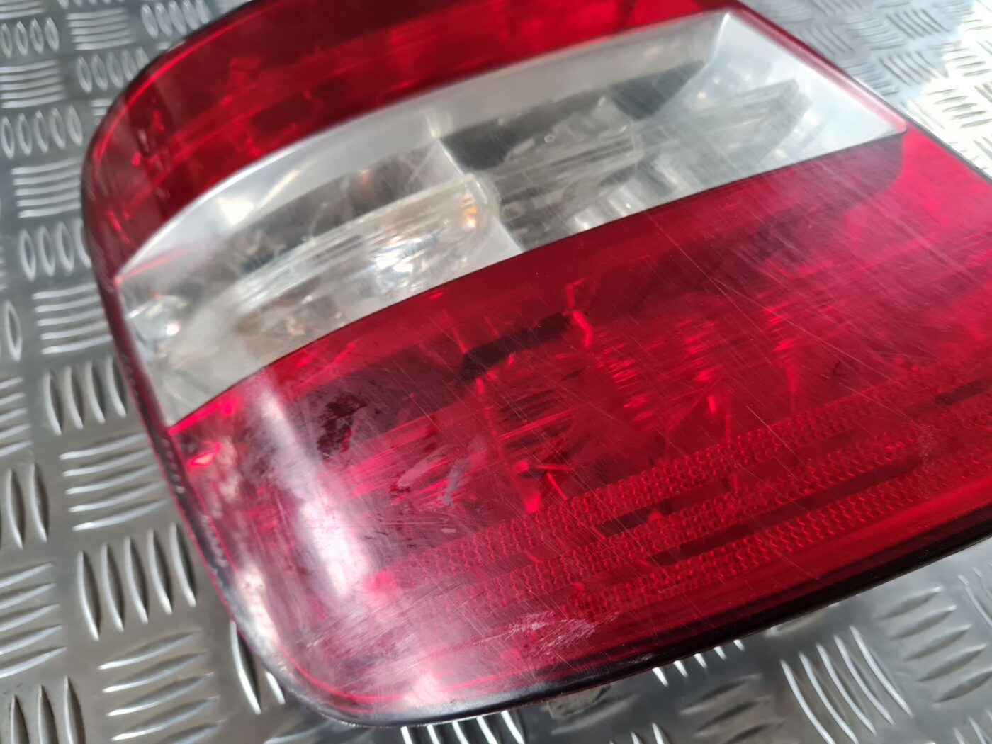 Aizmugurējais kreisais lukturis priekš FIAT STILO 2003 8 Aizmugurējais kreisais lukturis priekš FIAT STILO 2003