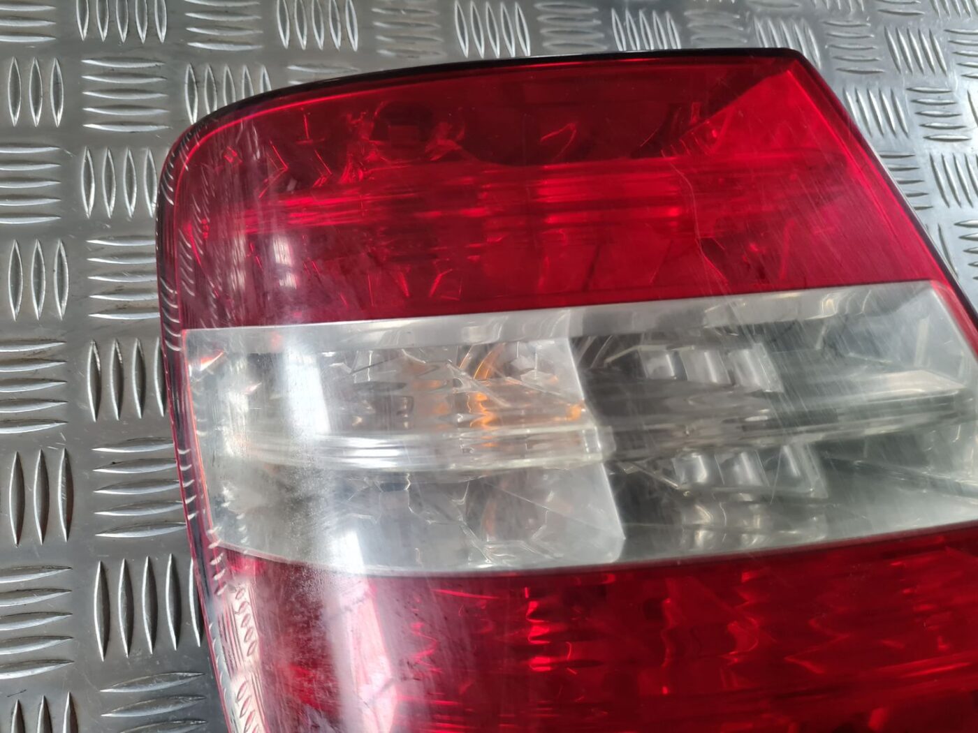 Aizmugurējais kreisais lukturis priekš FIAT STILO 2003 6 Aizmugurējais kreisais lukturis priekš FIAT STILO 2003