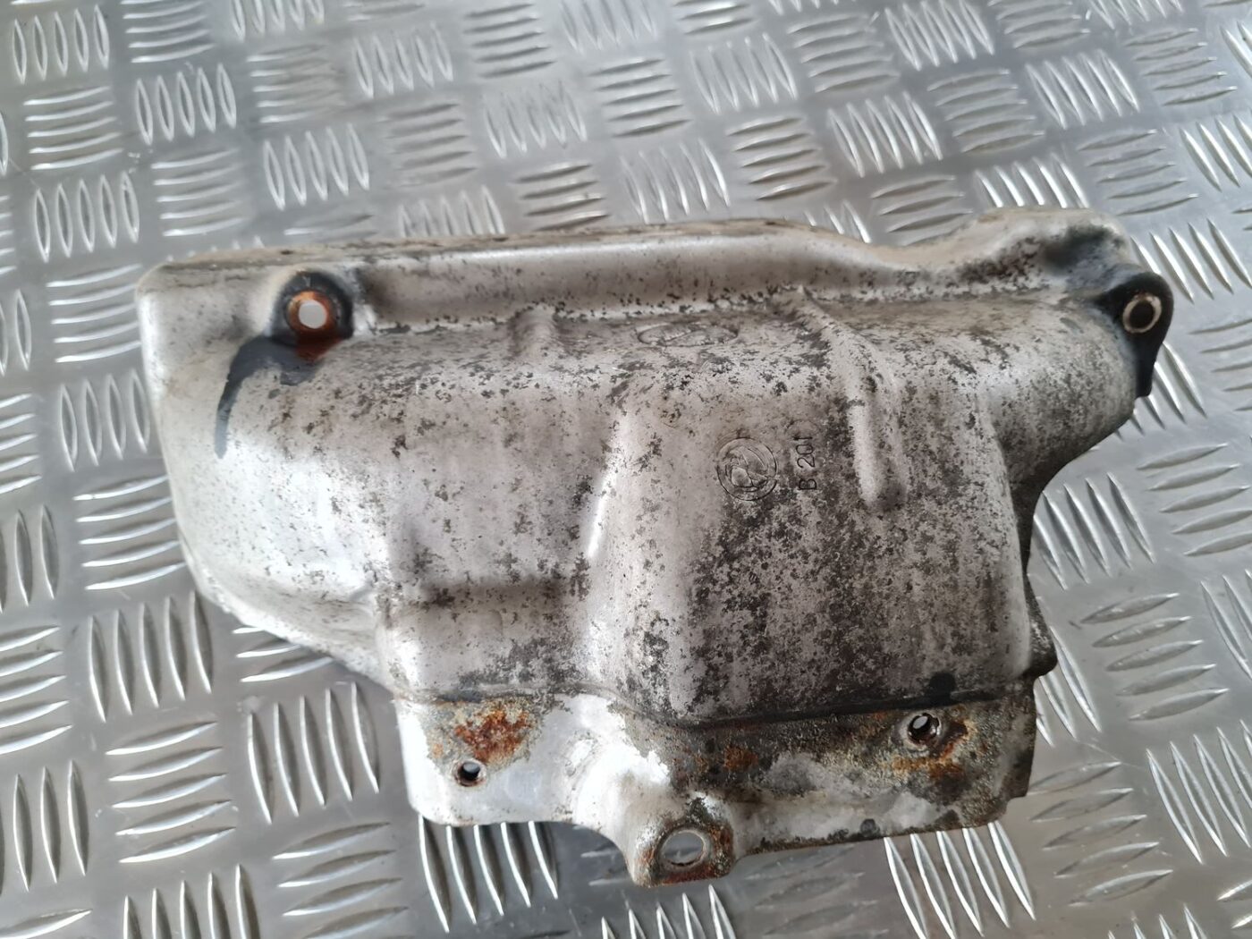 Karstuma aizsargs (mazs) priekš FIAT STILO 2003 4 Karstuma aizsargs (mazs) priekš FIAT STILO 2003