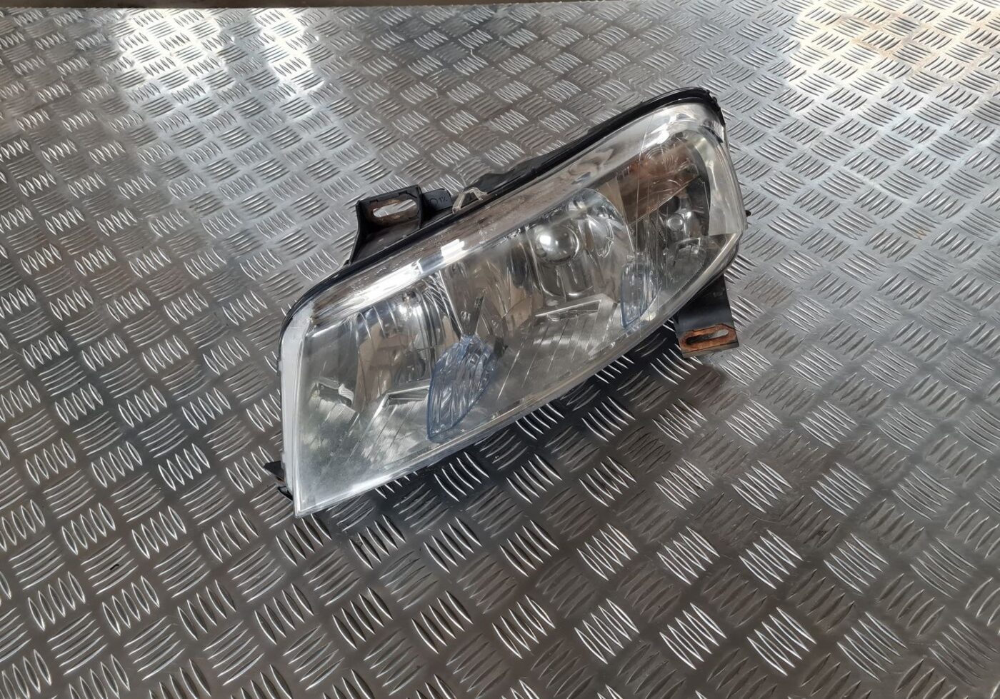 Priekšējais kreisais lukturis priekš FIAT STILO 2003 1 Priekšējais kreisais lukturis priekš FIAT STILO 2003