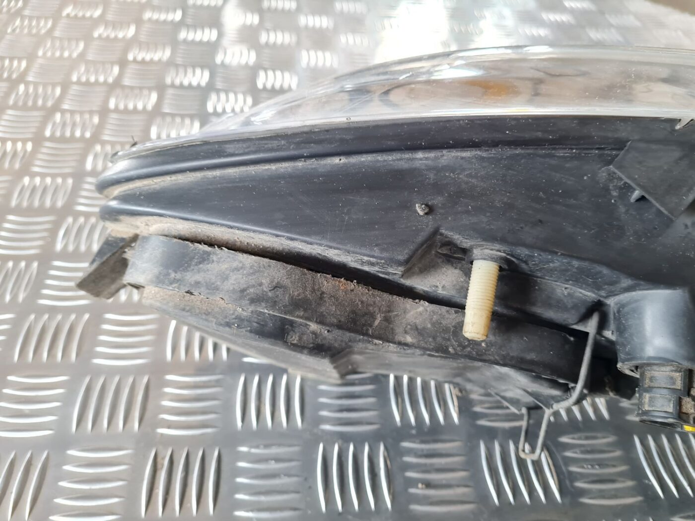 Priekšējais kreisais lukturis priekš FIAT STILO 2003 9 Priekšējais kreisais lukturis priekš FIAT STILO 2003