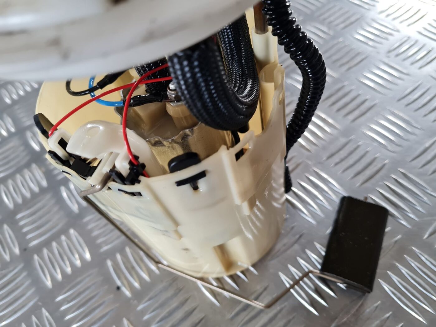 Degvielas tvertnes sūknis priekš FIAT STILO 2003