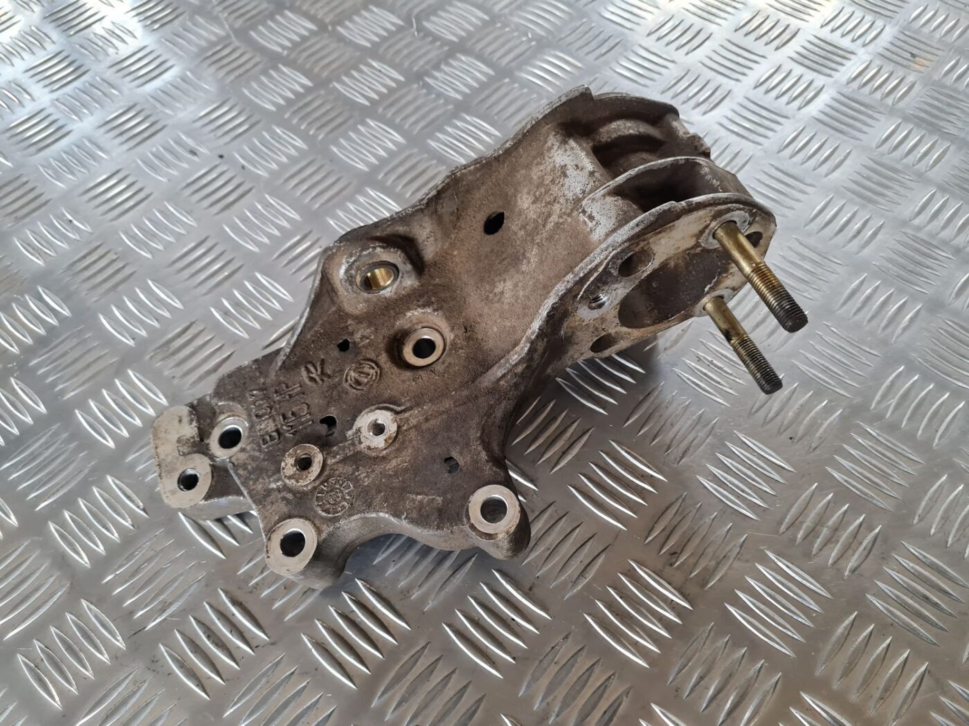 Priekšējas pusasses kronšteins priekš FIAT STILO 2003 5 Priekšējas pusasses kronšteins priekš FIAT STILO 2003