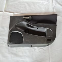 Priekšējo labo durvju apdare priekš FIAT STILO 2003