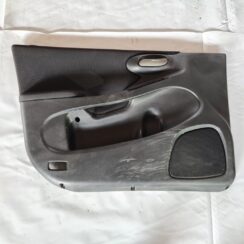 Priekšējo kreiso durvju apdare priekš FIAT STILO 2003