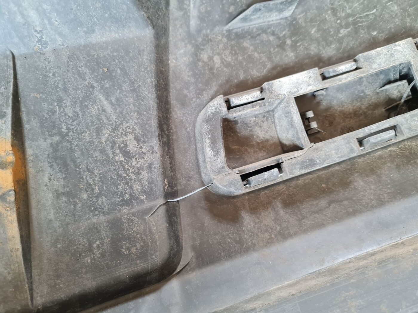 Priekšējais buferis priekš FIAT STILO 2003 4 Priekšējais buferis priekš FIAT STILO 2003