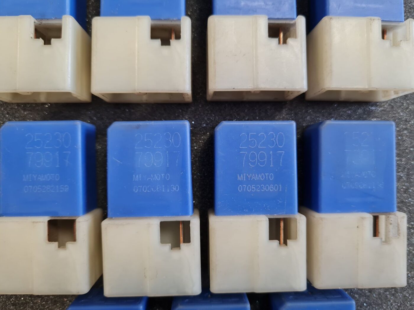 Drošinātāju releja priekš NISSAN 2 Drošinātāju releja priekš NISSAN