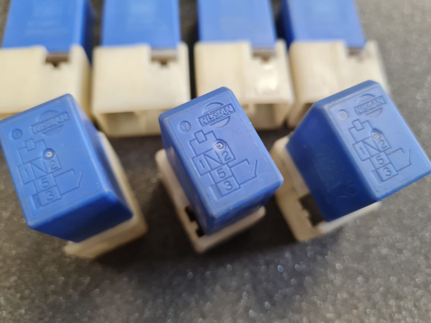 Drošinātāju releja priekš NISSAN 4 Drošinātāju releja priekš NISSAN