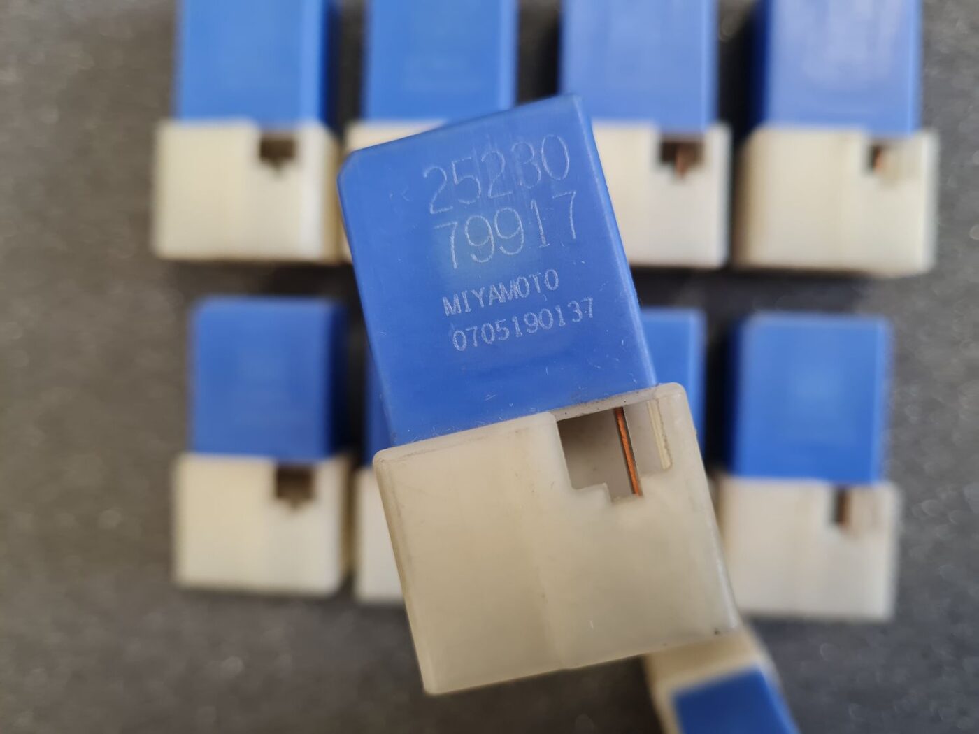 Drošinātāju releja priekš NISSAN 3 Drošinātāju releja priekš NISSAN