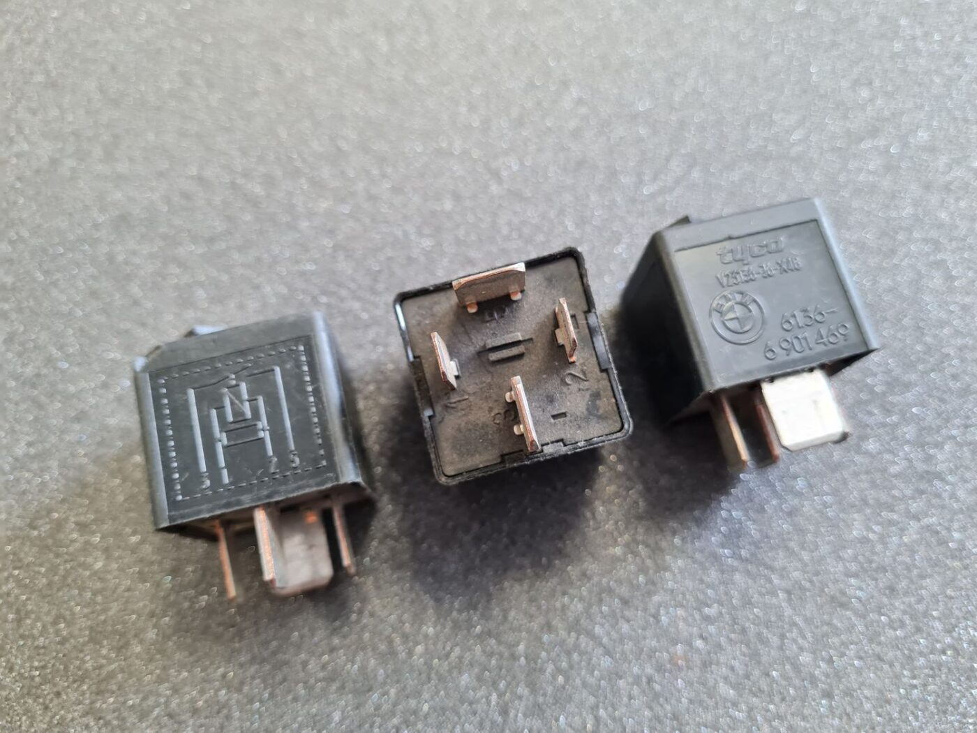 Drošinātāju releja priekš BMW 2 Drošinātāju releja priekš BMW