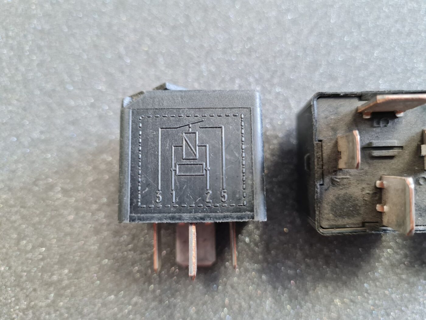 Drošinātāju releja priekš BMW 3 Drošinātāju releja priekš BMW