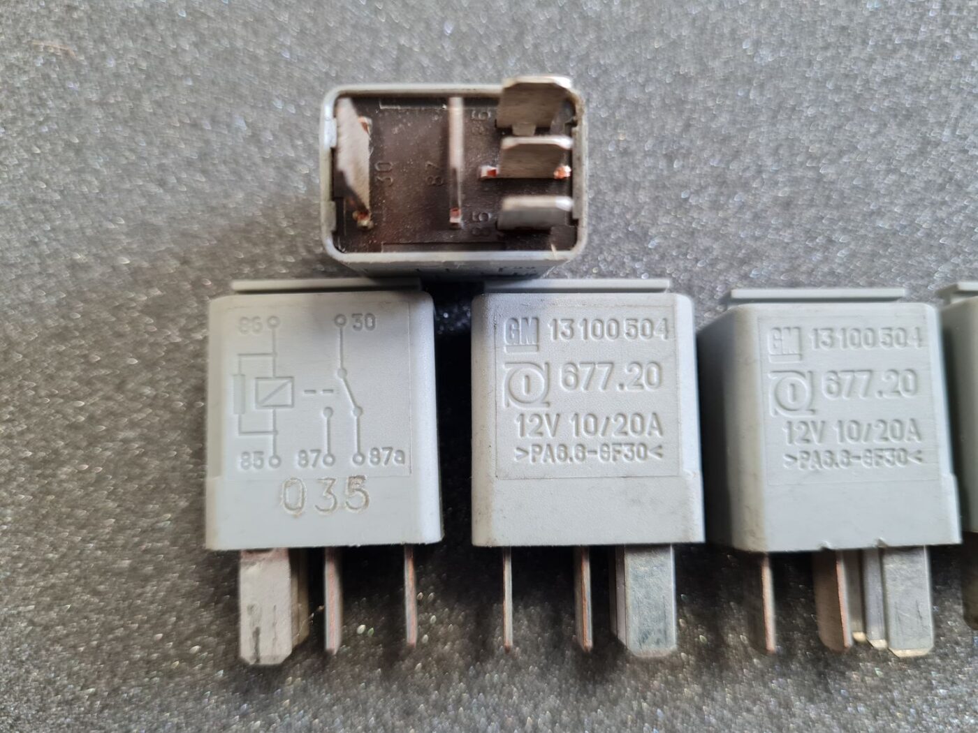 Drošinātāju releja priekš OPEL 2 Drošinātāju releja priekš OPEL