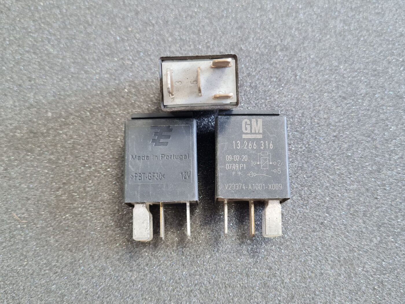 Drošinātāju releja priekš OPEL 2 Drošinātāju releja priekš OPEL