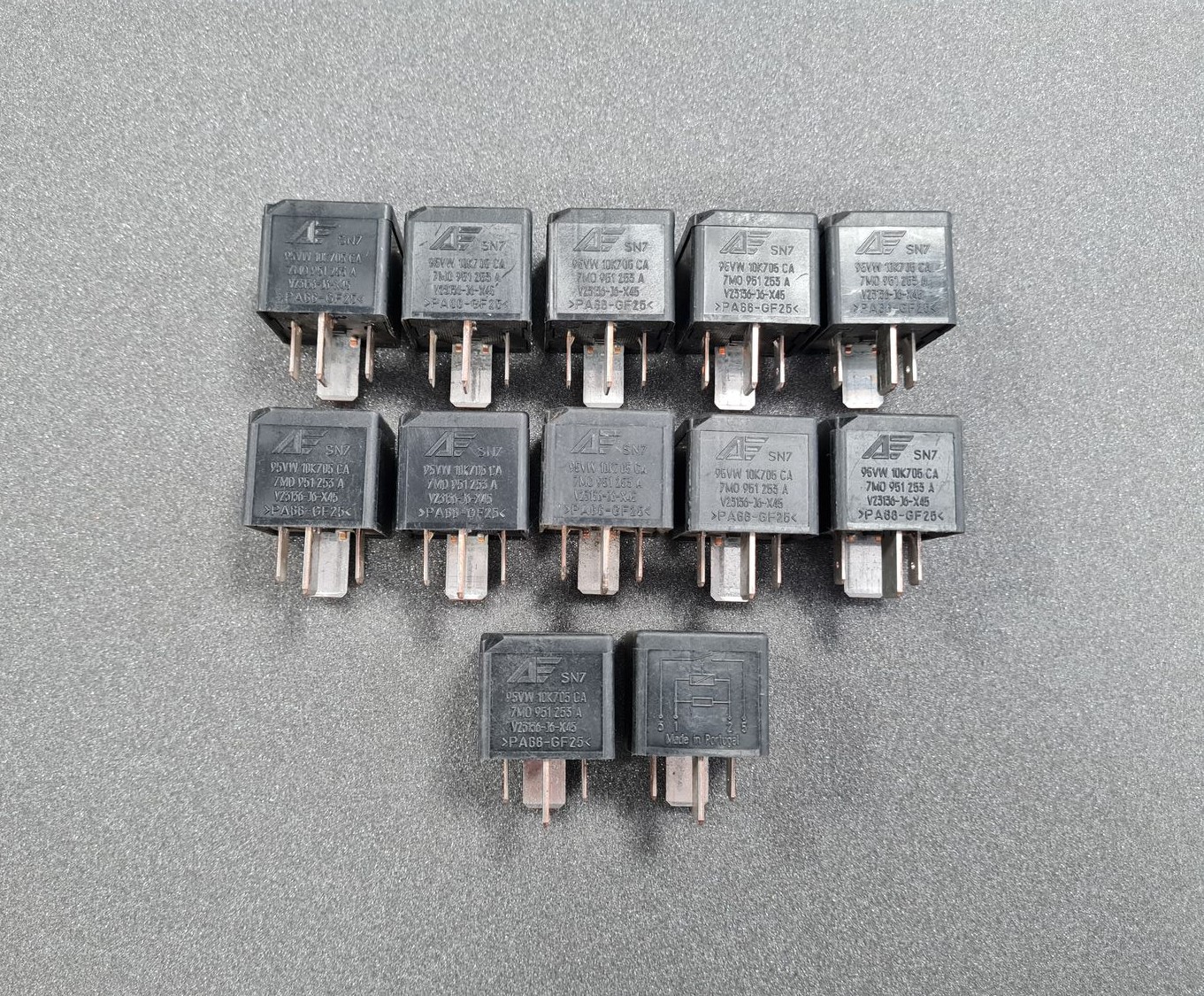 Drošinātāju releja priekš VW 1 Drošinātāju releja priekš VW