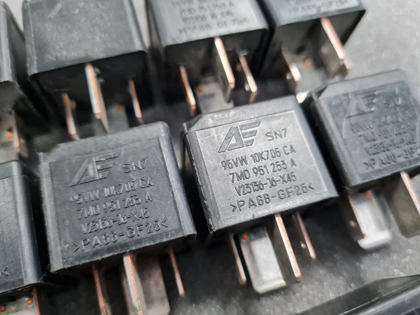 Drošinātāju releja priekš VW 2 Drošinātāju releja priekš VW