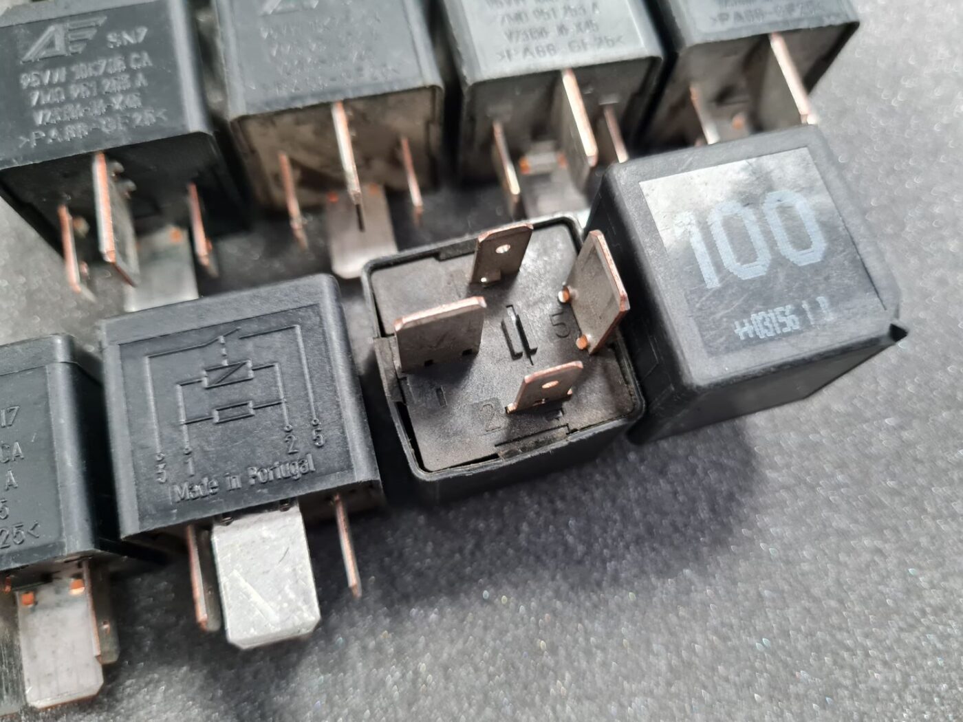 Drošinātāju releja priekš VW 3 Drošinātāju releja priekš VW