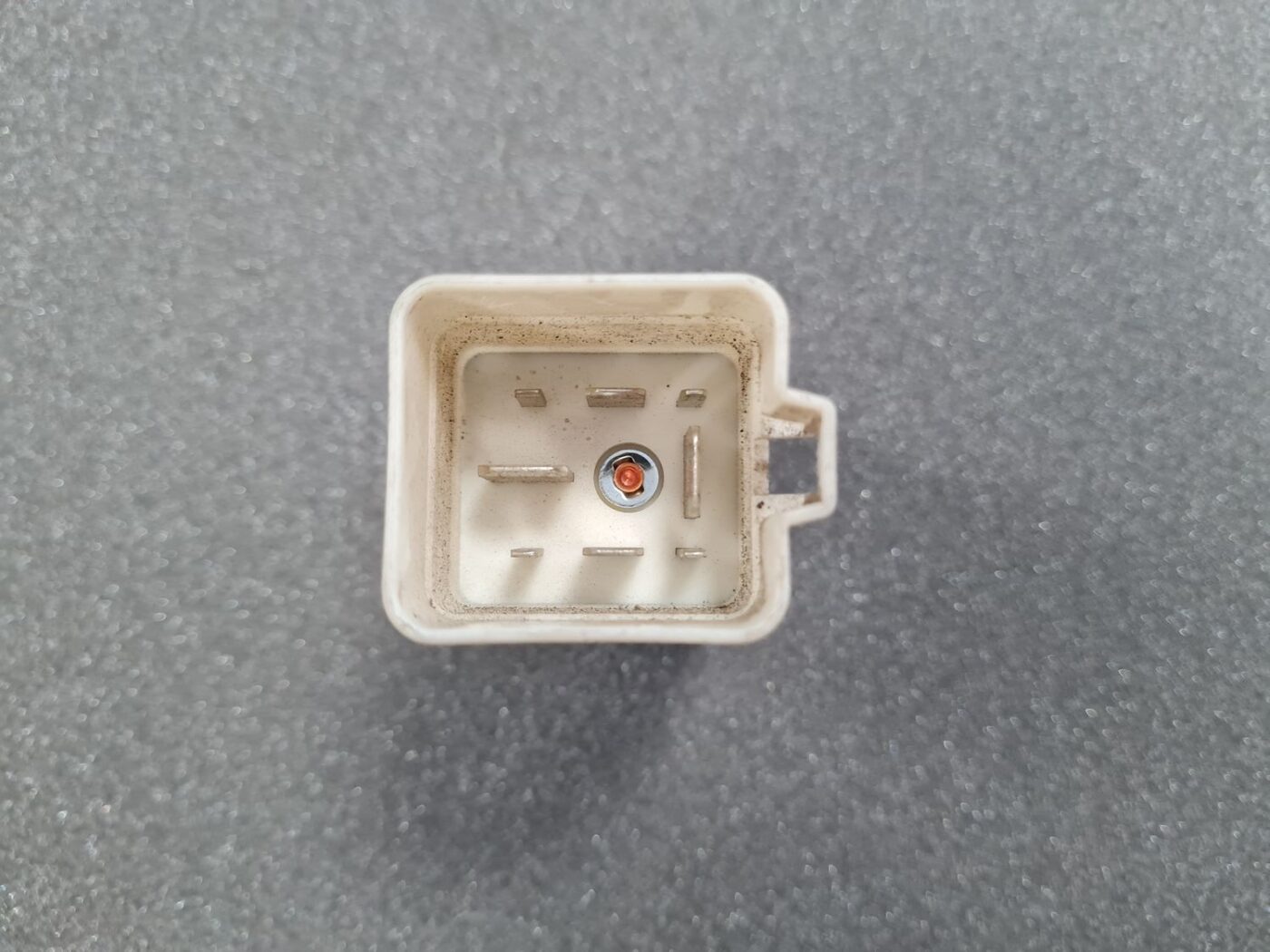 Drošinātāju releja priekš VW 4 Drošinātāju releja priekš VW