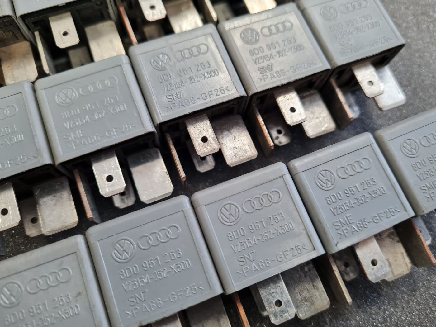 Drošinātāju releja priekš AUDI 2 Drošinātāju releja priekš AUDI