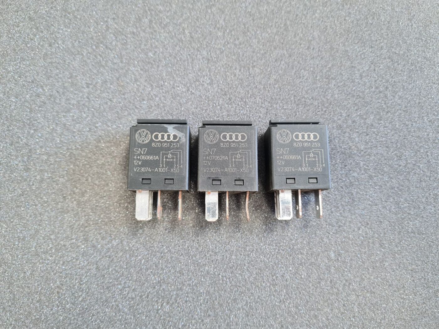 Drošinātāju releja priekš AUDI 1 Drošinātāju releja priekš AUDI