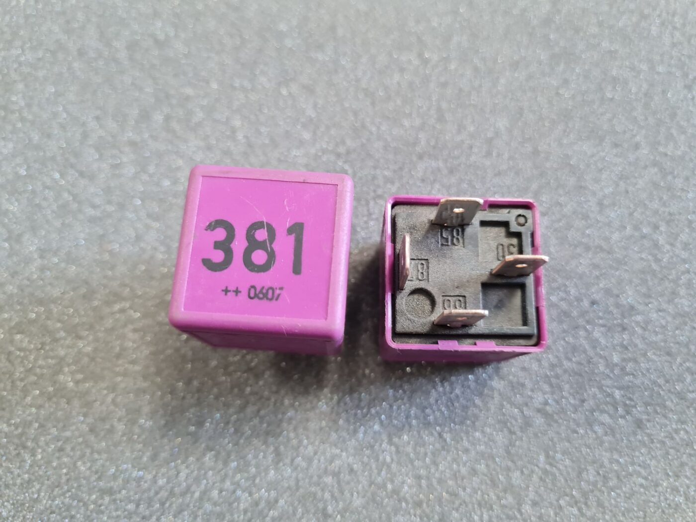 Drošinātāju releja priekš AUDI 3 Drošinātāju releja priekš AUDI