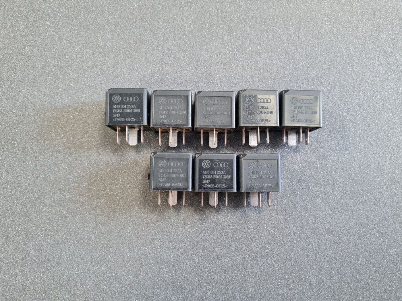 Drošinātāju releja priekš AUDI 1 Drošinātāju releja priekš AUDI